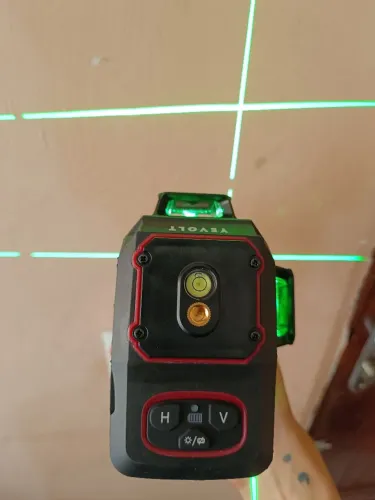 Nível a laser 12 linhas verde 2 baterias Yevolt (Deko)