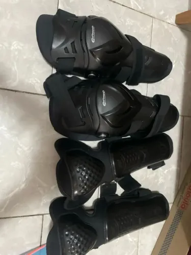 Joelheira Articulada para moto