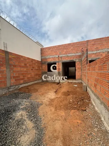 Casa em obras à venda no Jardim Europa com 2/4 sendo 1 suíte