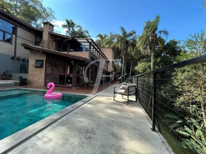 Casa com 4 quartos para alugar, 350 m² - Parque Petrópolis - Mairiporã/SP