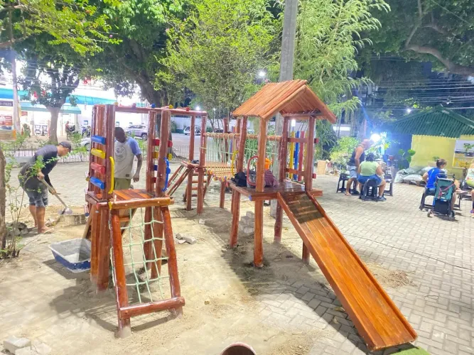 ? PARQUINHO INFANTIL DE MADEIRA COMPLETO ?<br>