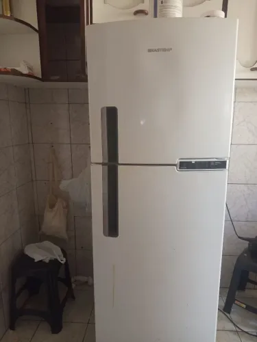 Vendo geladeira duplex frost Free Brastemp. Produto com 1 ano e meio de uso.