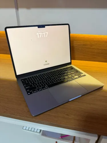 MacBook Air M3 13.6 / 256 SSD 8gb de ram / impecável