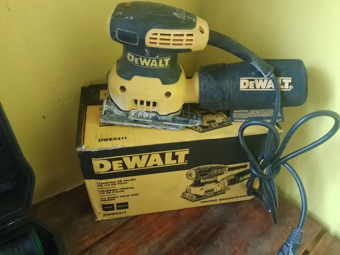 Lixadeira Dewalt 220v