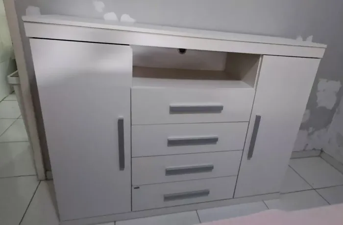 Cômoda em MDF branco fosco