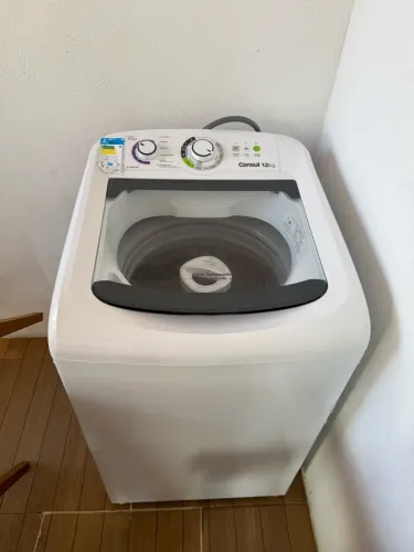 Vendo uma máquina de lavar com 5 meses de comprada e usada poucas vezes.