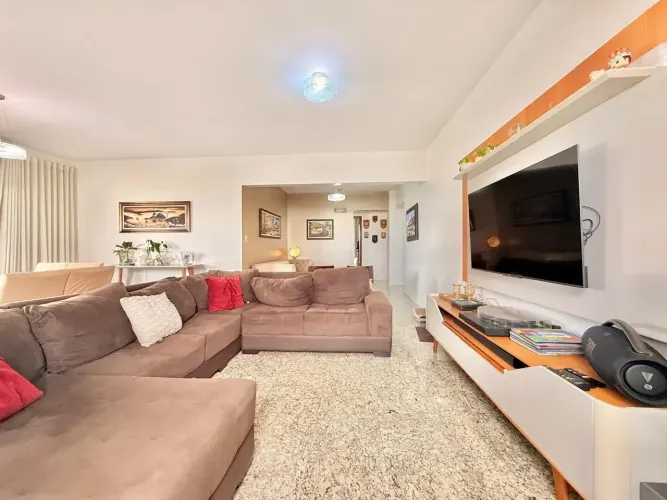 Apartamento amplo à venda com 4 quartos no Umarizal.