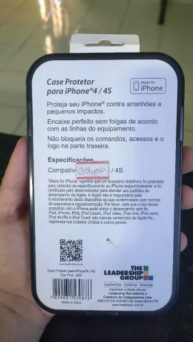 Capinhas de iPhone 4 novos são 6 capas ( valor negociável)