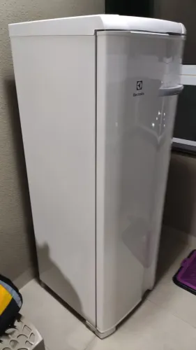 Freezer vertical Eletrolux