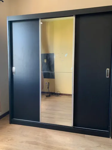 Guarda roupa de casal com espelho 