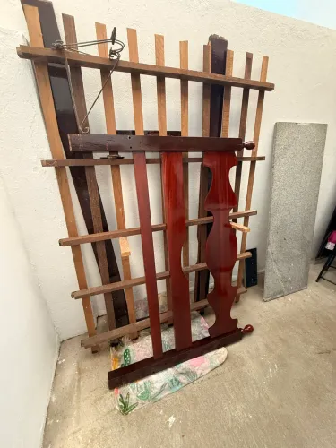 Cama de madeira 