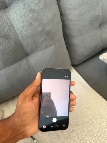 iPhone 13 Pro Max mais fone tela tá trincada e câmera 4 X treme.