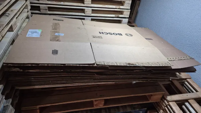 Caixas de papelão, comporta aproximadamente 2 aparelhos micro-ondas, entrego com taxa.