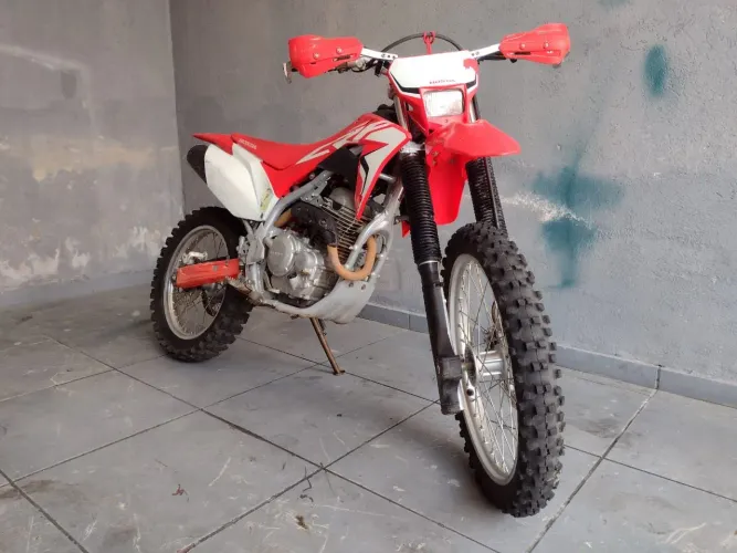 CRF 250 muito nova