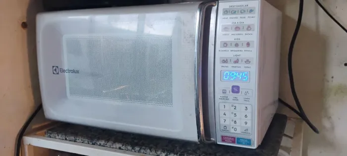 Vendo microondas Electrolux 34 litros semi novo