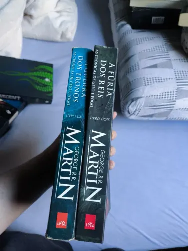 2 livros crônicas de gelo e fogo