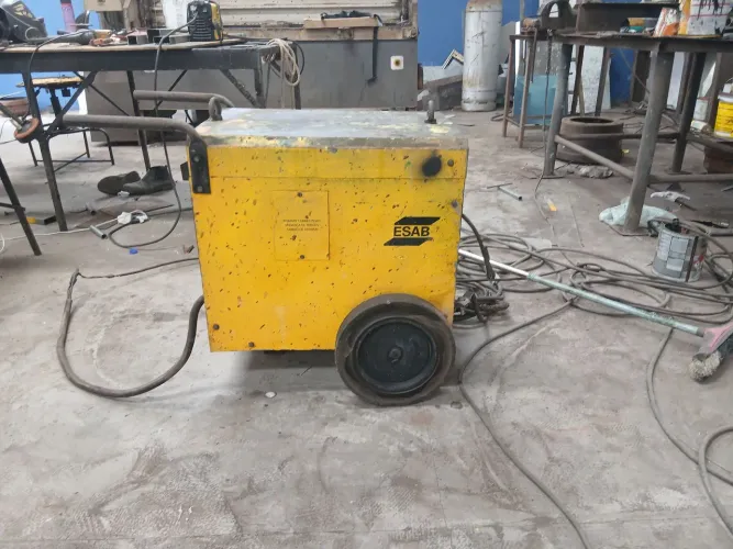 Maquina de solda esab arc 406