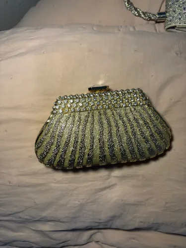 Bolsa linda brilhosa dourada