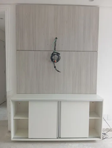 Rack com painel embutido 