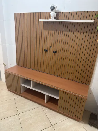 Painel para TV com armário