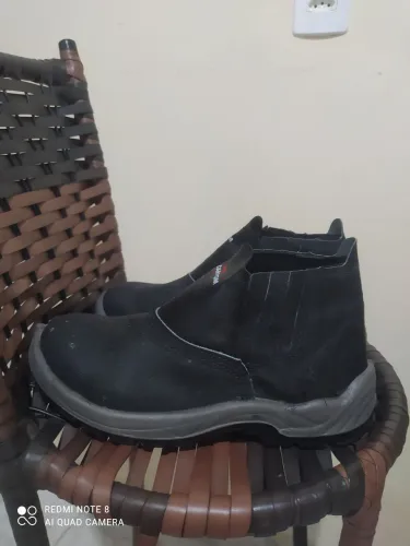 Vendo botina com ponta de aço nova