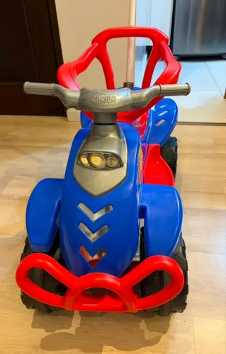 Motoca infantil menino