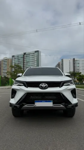 Toyota Hilux SW4 SRX Plat. 4X4 2.8 TB Die. Aut. 2025