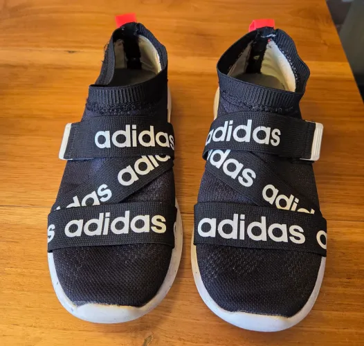 Tênis super leve número 36 Adidas 