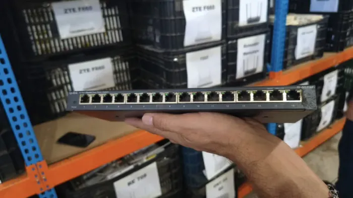 Switch TP-Link TL-SG116E 16 Portas Gigabit Gerenciável VLAN QoS
