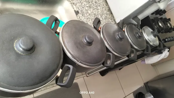 Kit com 5 panelas usadas 