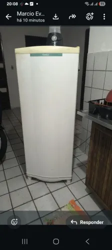 Geladeira cônsul pequena