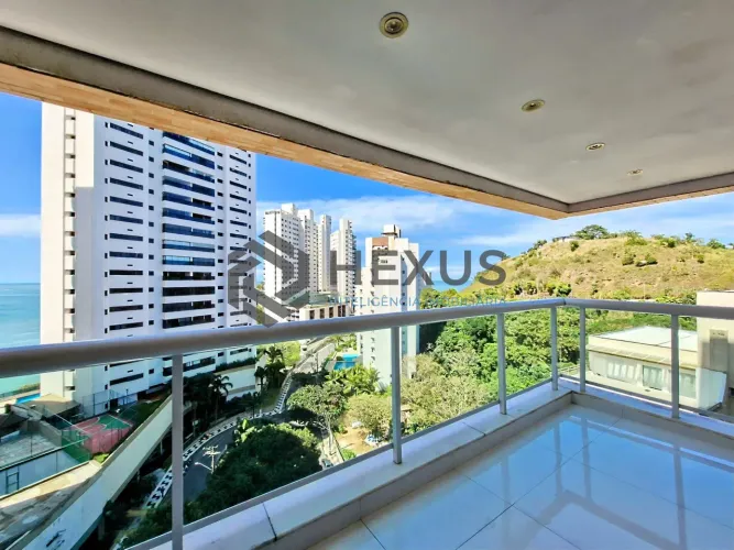 Apartamento reformado frente mar com varanda gourmet e lazer em prédio novo na Praia das A