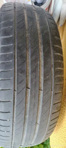 Vende-se 2 pneus marca Michelin 185/60 aro 15