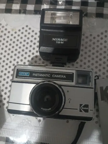Máquina de tirar foto Kodak antiga 177XF