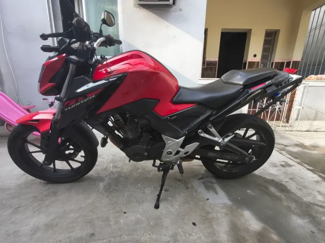 HONDA CB 300F VERMELHA