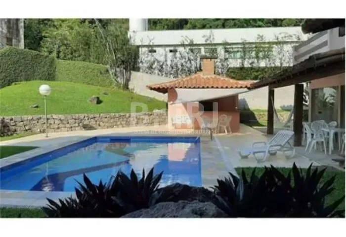 Linda casa de condomínio de alto padrãoCA0002(VAN)