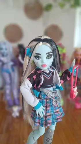 Monster High Frankie básica COMPLETA