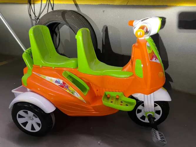 Triciclo infantil duplo