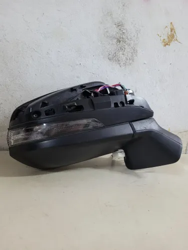 Retrovisor direito Corolla Cross 2021 a 2025 sem capa
