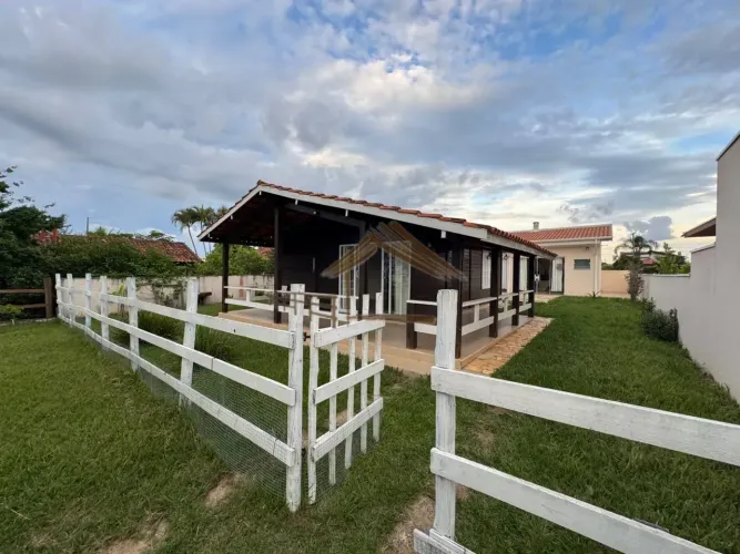 Linda casa de campo à venda no Ninho Verde 1 em Porangaba SP, 3 dormitórios e área de laze