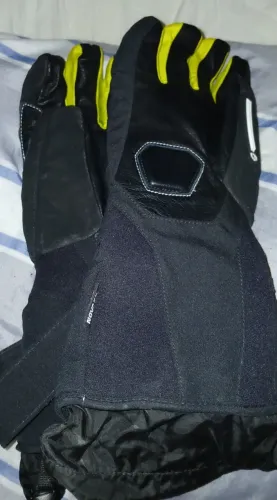 Vendo 2 pares de Luvas de Neve semi-novas Tamanhos G e M