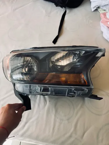 Farol da Ford ranger Storm Lado direito é lado esquerdo