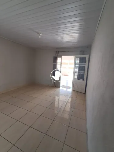 Venda Casa com 173m2 / 3 quartos ( sendo um suíte) /garagem para 3 carros /bairro Pedra 90