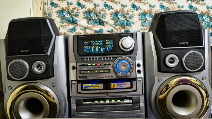 AIWA T99 560 RMS com controle remoto original.