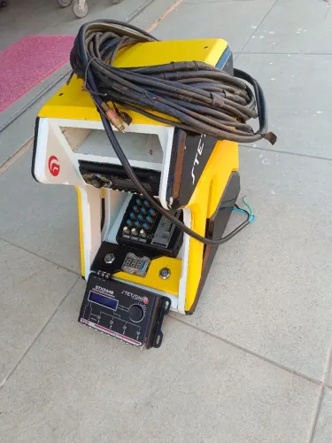 Rack para som automotivo completo.