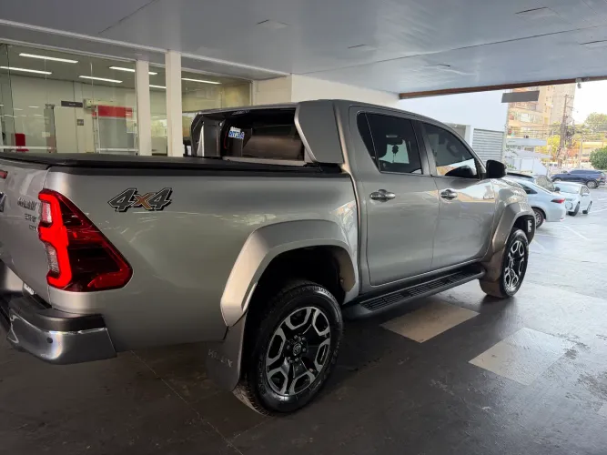 Toyota Hilux CD SRX Plus 4X4 2.8 TDI Die. Aut. 2024