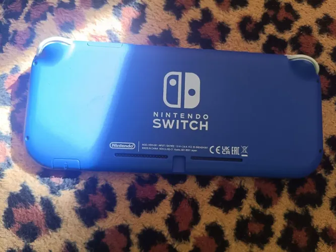 Nintendo switch lite com menos de um mês de uso