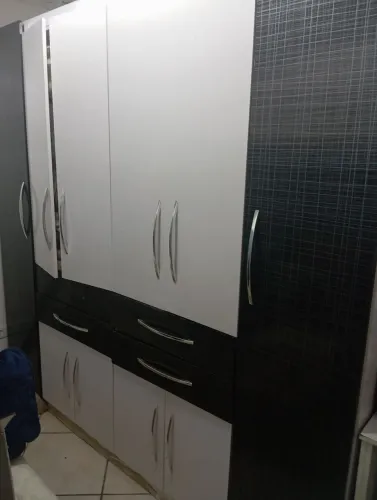 Doa-se guarda roupa usado