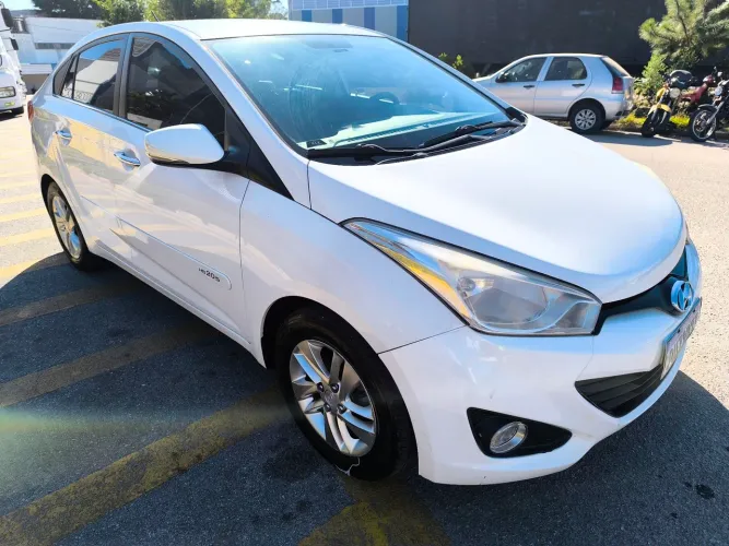 Hyundai HB20S Premium 1.6 Flex 16V Aut. 4P 2015