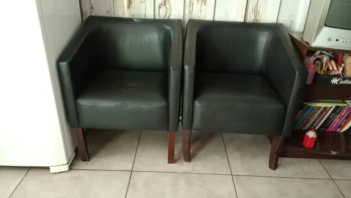 Vendo poltronas de couro 